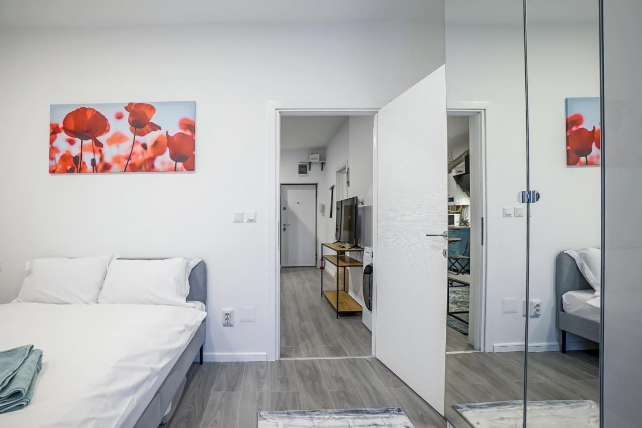 Bright Apartments Moments Away From Herastrau Park, Mall And Metro Bucharest Luaran gambar