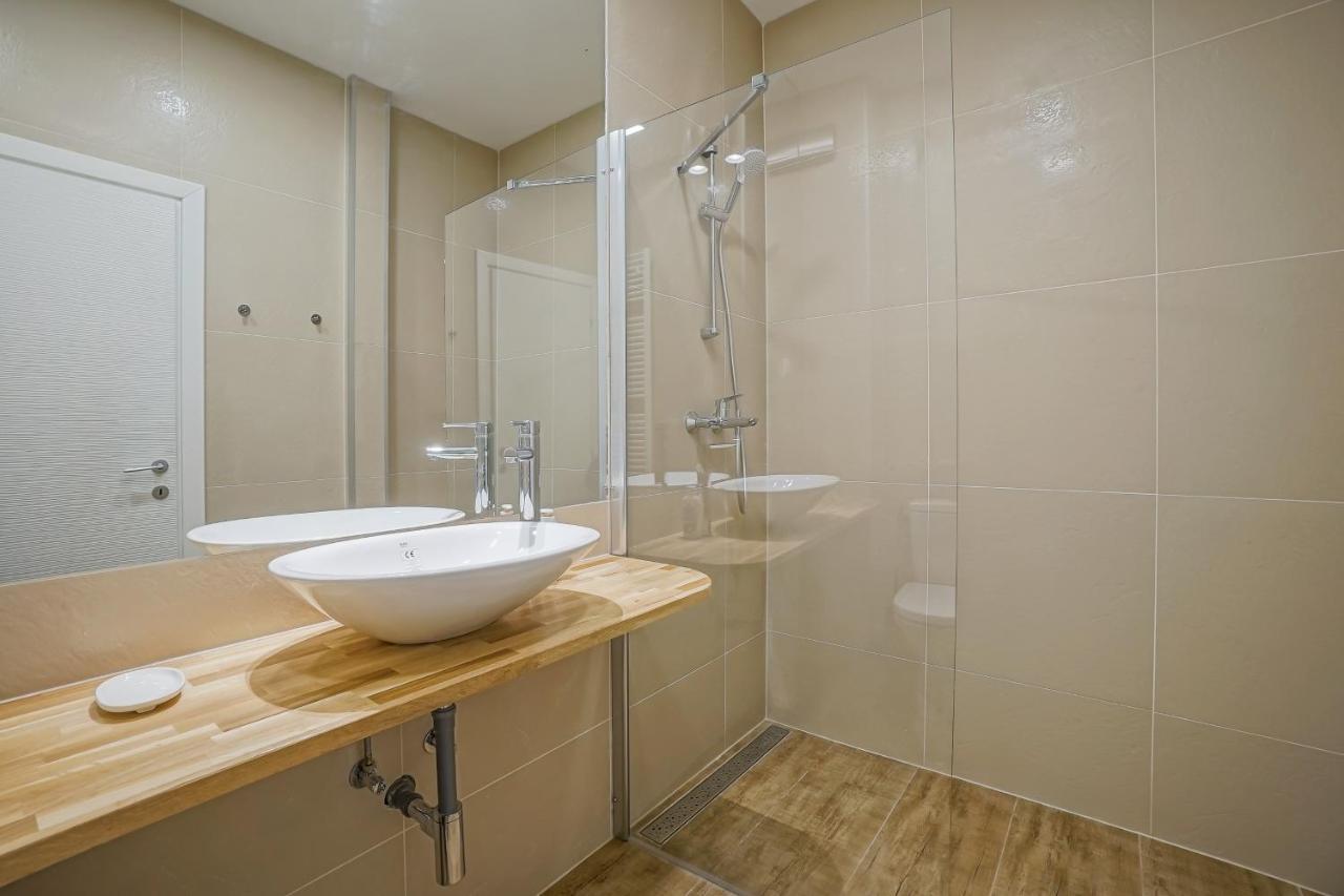 Bright Apartments Moments Away From Herastrau Park, Mall And Metro Bucharest Luaran gambar