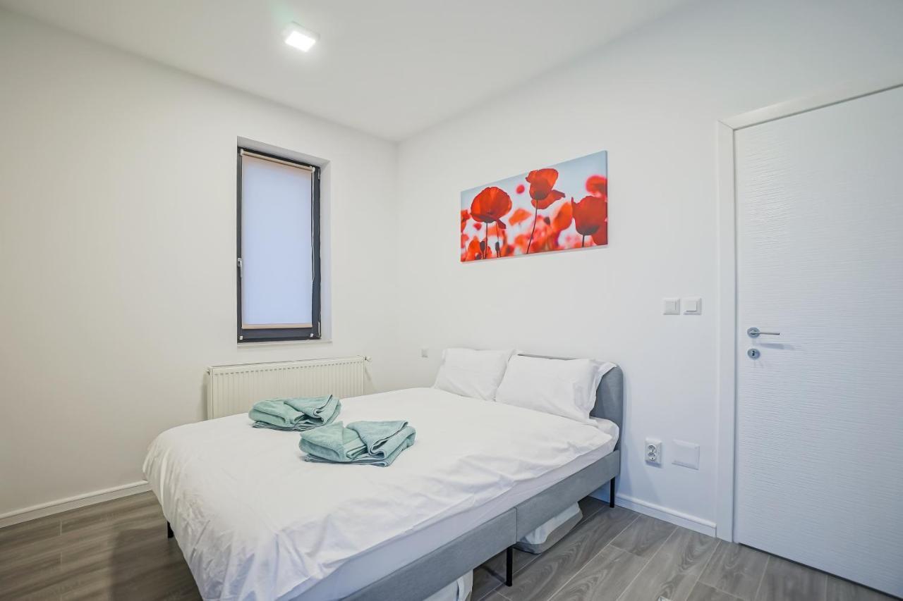 Bright Apartments Moments Away From Herastrau Park, Mall And Metro Bucharest Luaran gambar