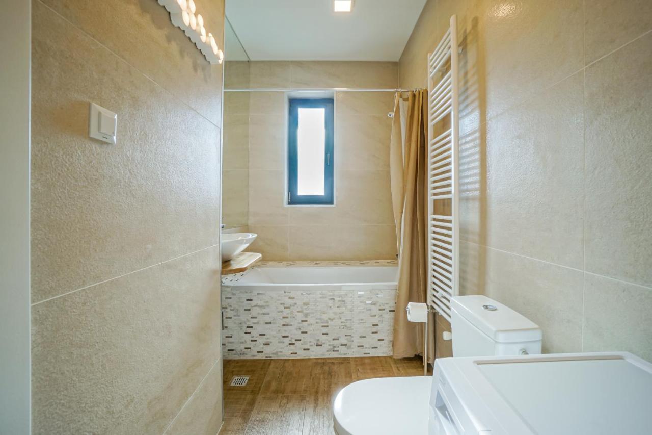 Bright Apartments Moments Away From Herastrau Park, Mall And Metro Bucharest Luaran gambar
